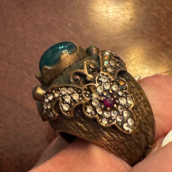 Elegant Vintage Green Statement Ring - Picture 2 of 14